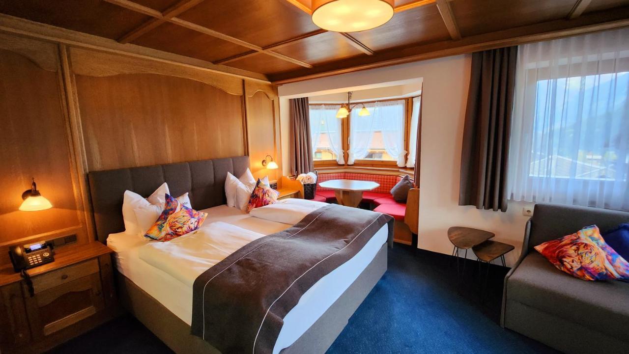 Dreibettzimmer mit Bergblick